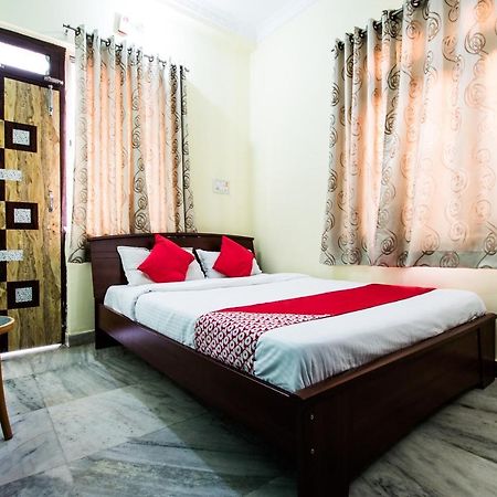 Oyo 24087 Viraj Hotel Danapur Exterior photo